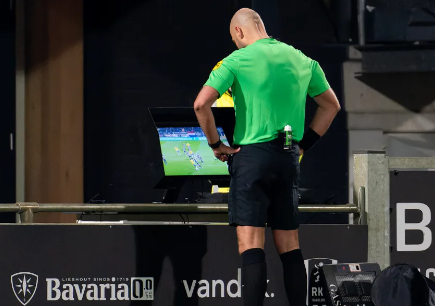 ข่าวบอล ลีก เอิง ฝรั่งเศส เตรียมพิจารณาถึงการยุติการใช้ VAR