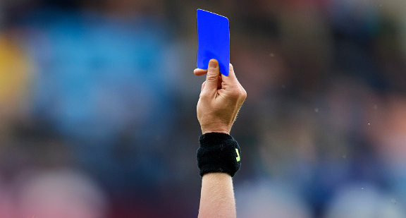 ข่าวบอล IFAB เตรียมทดลองใช้ ใบน้ำเงิน ในฟุตบอลระดับอาชีพ